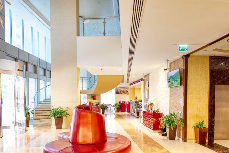 Lobby 10